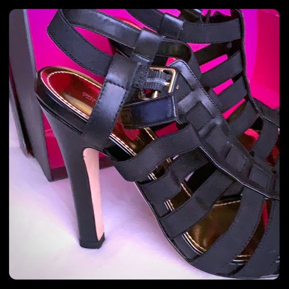 Shoes - Picture 1 of 4